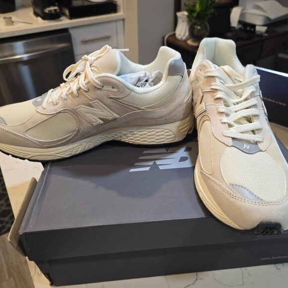 Size 13 - New Balance 2002R - Calm Taupe / Angorra / Silver Metallic - Mens NEW - Picture 3 of 9